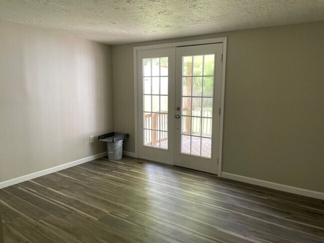 Building Photo - Knoxville 37918 - Adorable Fountain City Rancher with 3 Bedrooms, 1 Bath Rent – $1,550/Month! - C...