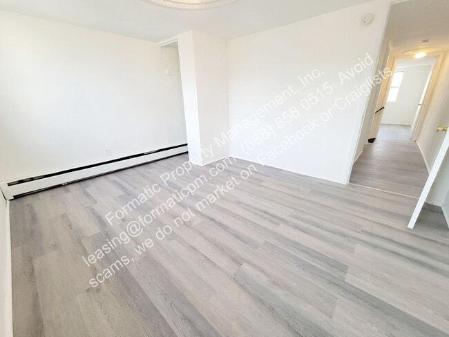 Building Photo - 173 Almond Ln