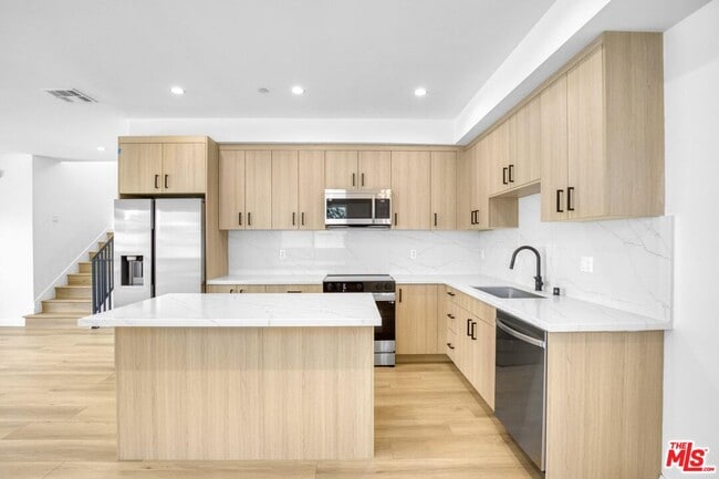 Building Photo - 10826 1/2 Hesby St