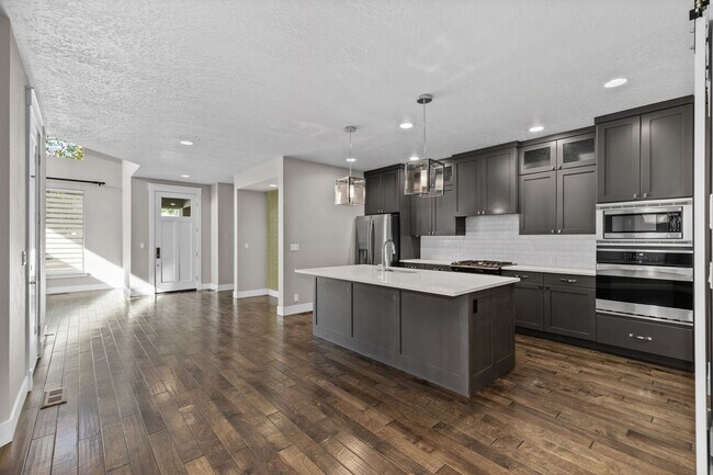 Building Photo - Luxury Living in Harris Ranch | 3 Bed + Office | 3 Bath | 2,713 Sq Ft