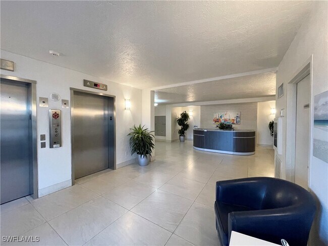 Building Photo - 13105 Vanderbilt Dr