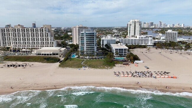 Building Photo - 1200 Holiday Dr