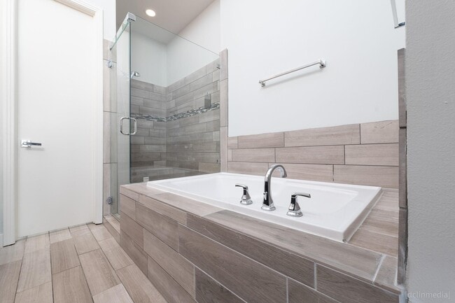 Building Photo - 2110 Crocker St