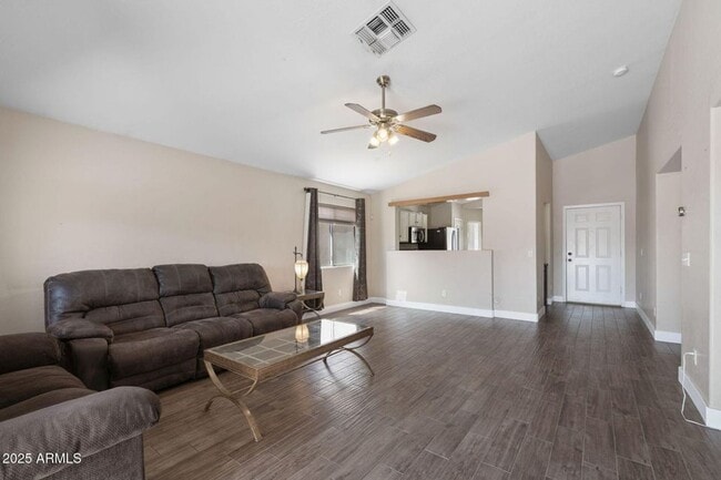 Building Photo - $1,000 OFF your first month's rent with a ...