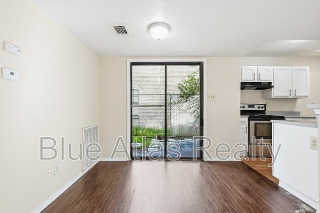 Building Photo - 3048 Navarro Ln