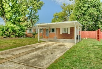 Building Photo - 1370 Labelle St