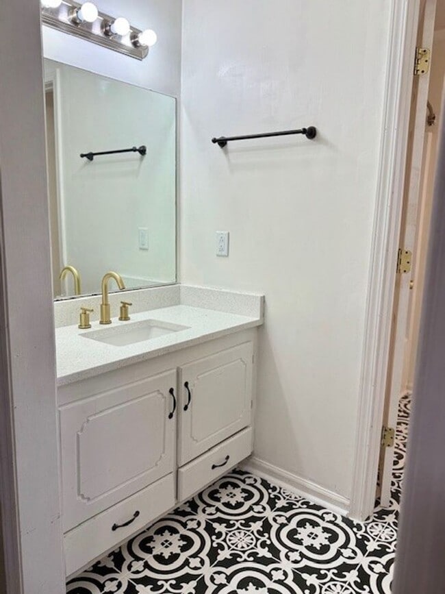 Building Photo - 107 Clairmont Rd NE