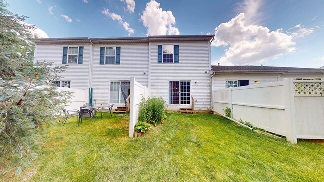 Building Photo - 6752 Lagrange Dr