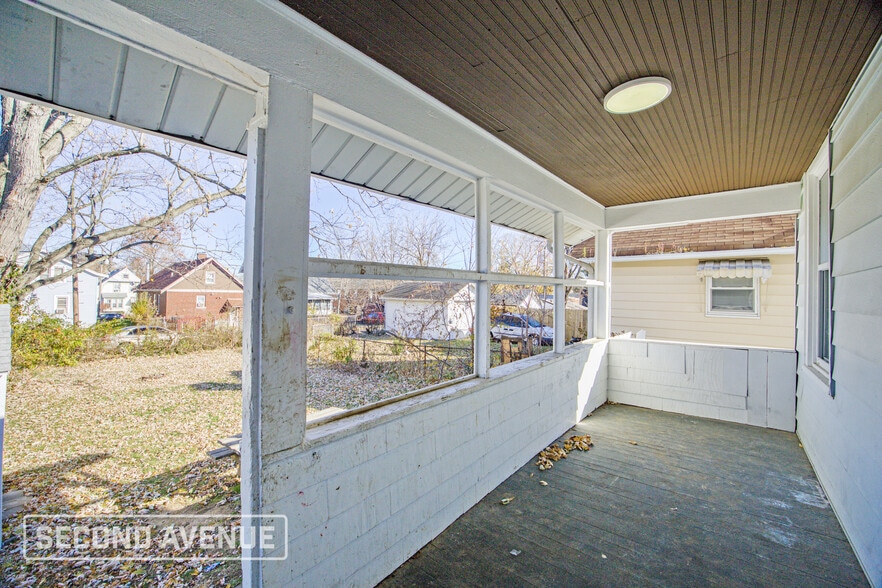 Building Photo - 1806 Sundale Ave