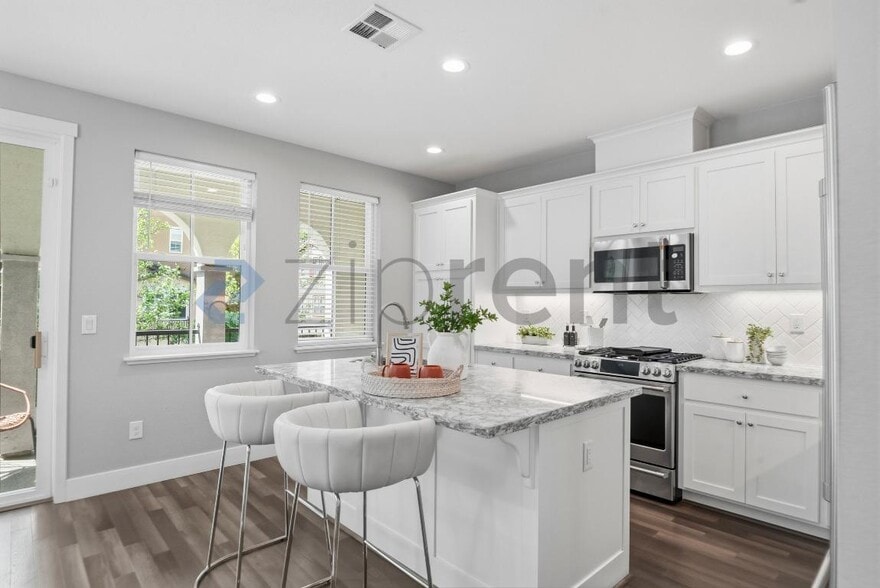 Building Photo - 506 Sardinia Ter