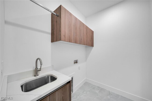 Building Photo - 2234 NW 6th Terrace