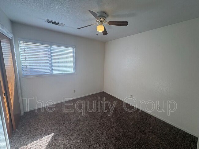 Building Photo - 5936 W Oak Ave