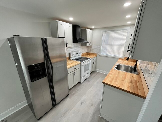 Building Photo - 9 N Wissahickon Ave