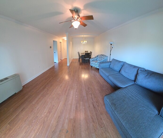 Building Photo - 7420 Lakeview Dr
