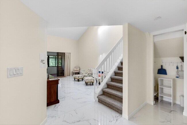 Building Photo - 7865 La Mirada Dr