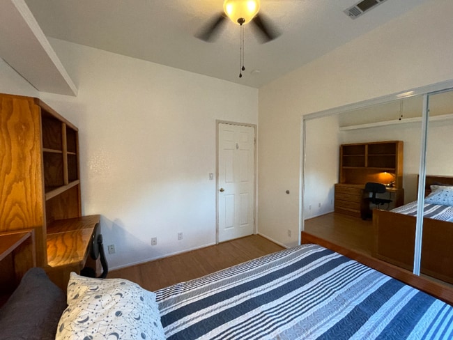 Building Photo - 43233 Sawgrass Ln