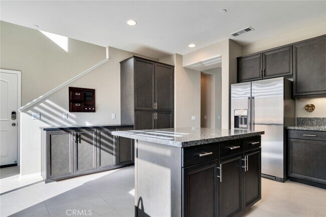 Building Photo - 4959 Camarillo Ln