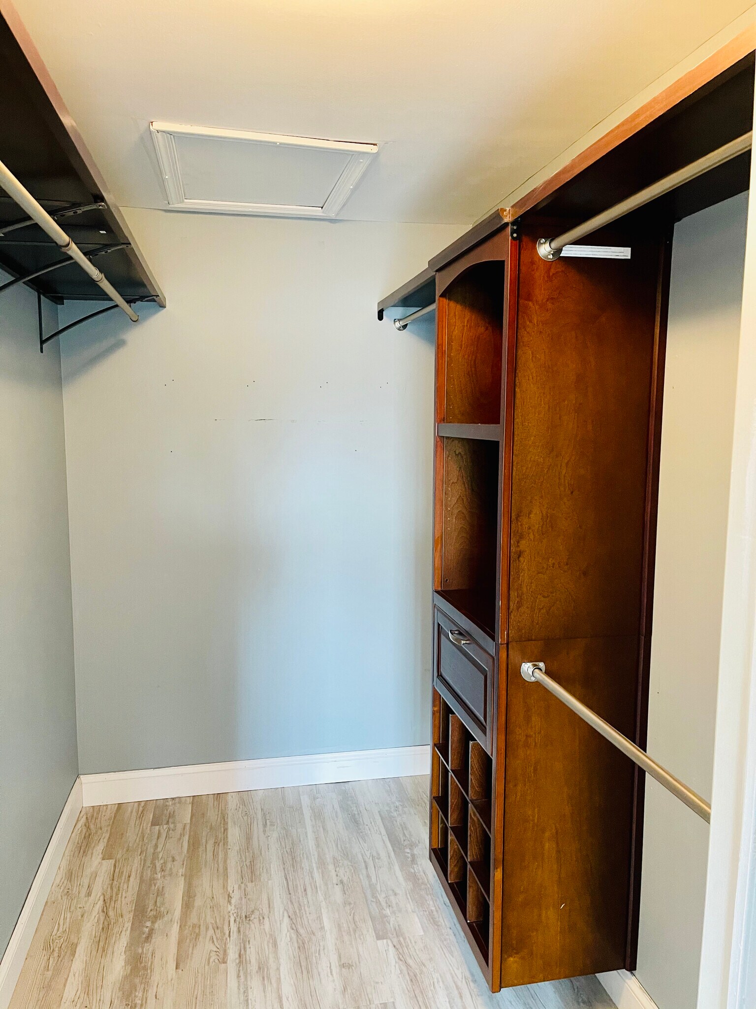 Furnished walk-in closet - 733 Waterford Dr