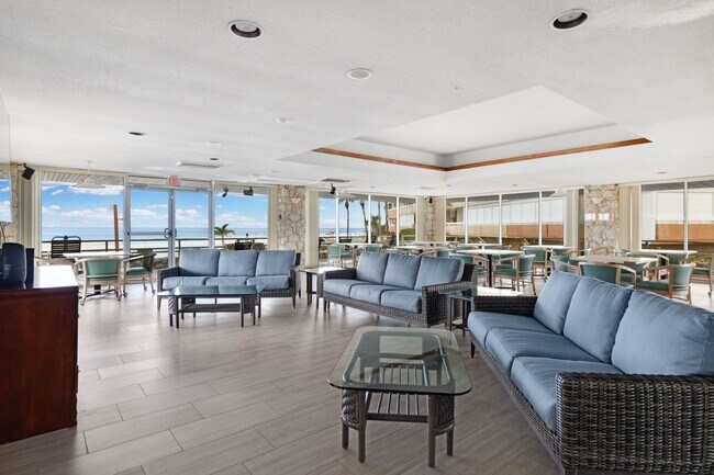 Building Photo - Spacious 2-Bedroom Waterfront Condo in Redington Shores – Long-Term Rental!