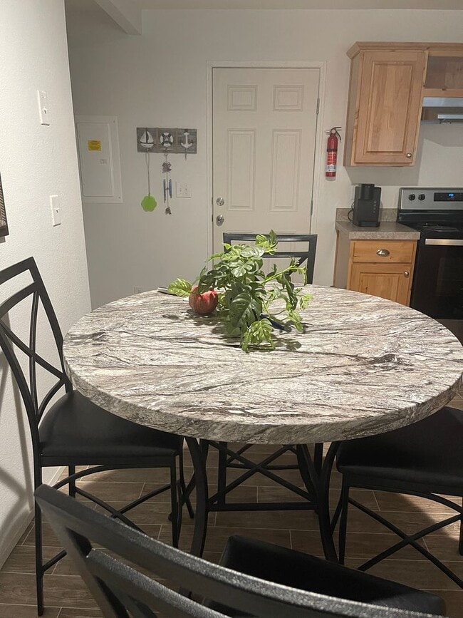 Building Photo - 2168