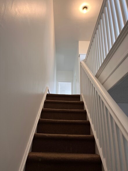 Main staircase - 5049 N Sydenham St