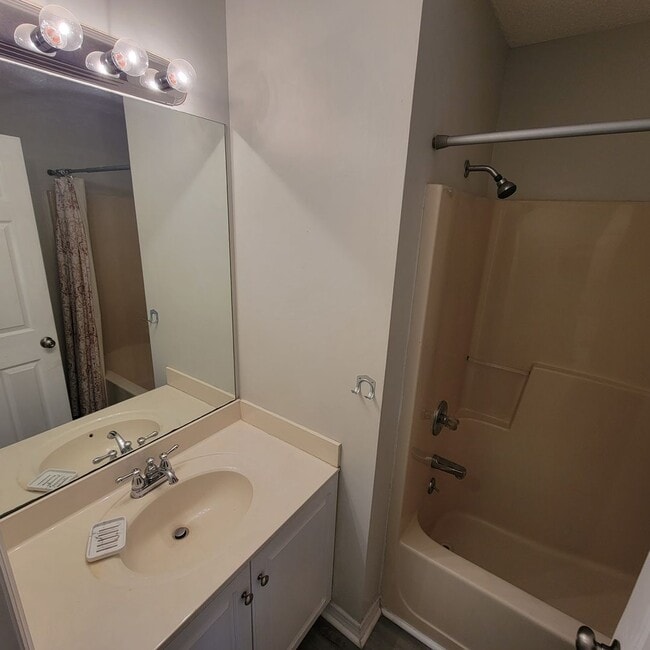 Building Photo - 3/2 Townhouse-Cookeville City Limits-End Unit