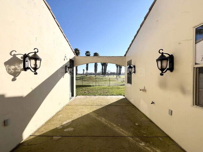 Building Photo - 13045 Ridgewood Way