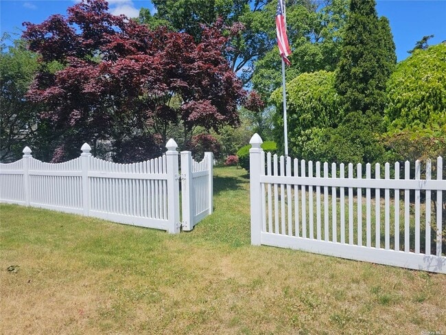 Building Photo - 1076 Carll Dr