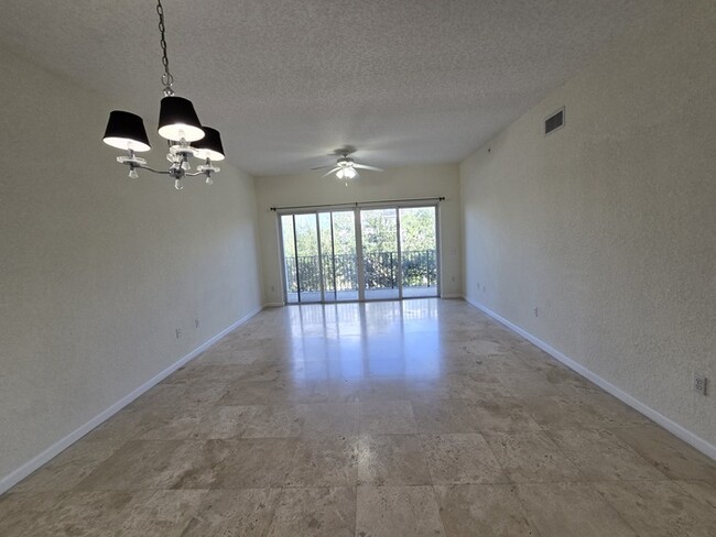 Building Photo - Beautiful 2 Bed 2 Bath Condo in West Palm ...