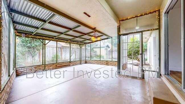 Building Photo - 4729 Montgomery Dr