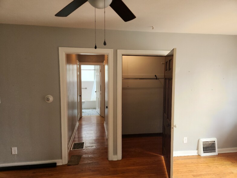 Building Photo - 216 E Washington St