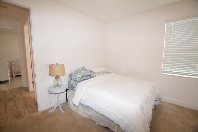 Building Photo - 2651 Magpie Way