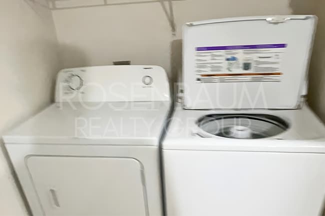 Building Photo - Charming 2-bedrooms, 2-baths duplex home p...