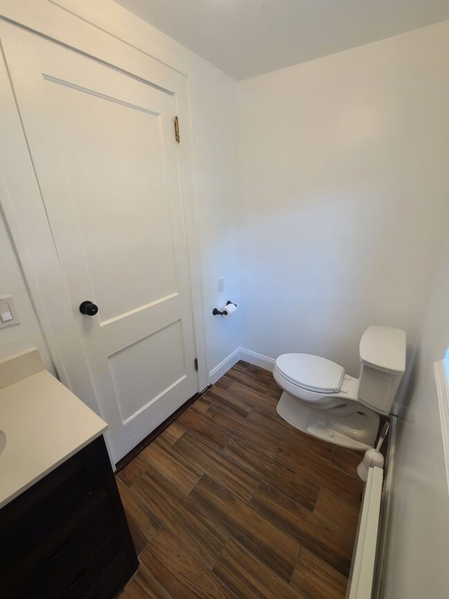 Building Photo - 4 bedrooms and 1.5 bathrooms, this home of...