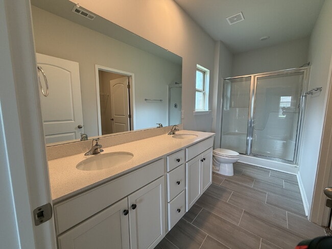 Building Photo - "Charming 3-Bedroom Retreat with Granite Elegance in Huntsville!"