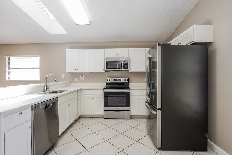 Building Photo - 3422 Burlington Dr