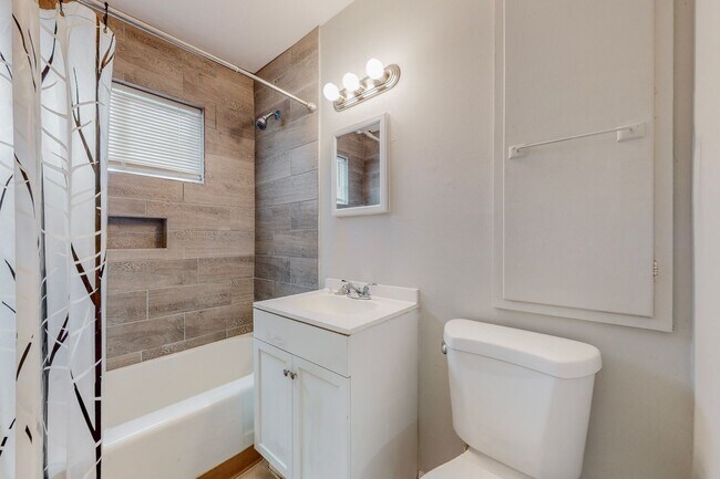 Building Photo - NE 2/BD 1/BA 1/CG HOME