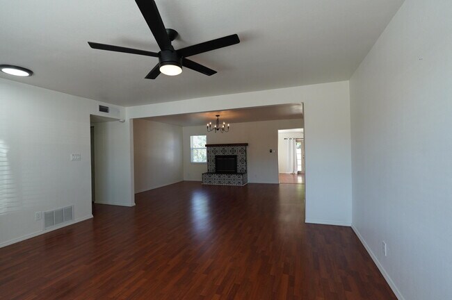 Building Photo - 6501 Dungan St NE