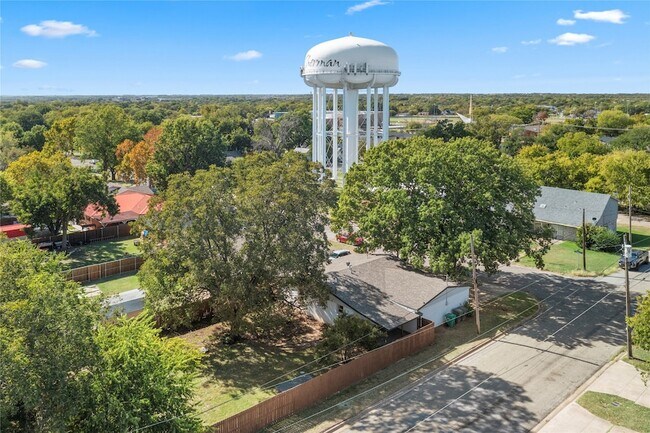 Building Photo - 2221 N Alexander St