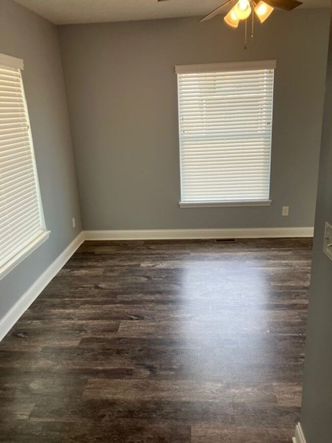 Building Photo - Beautifully Renovated House