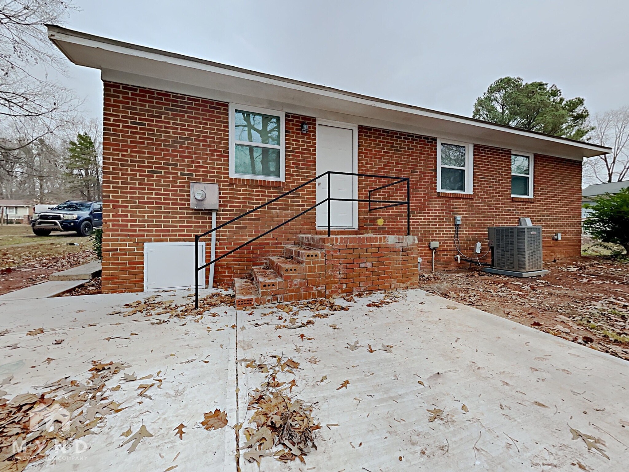 Building Photo - 2405 Longleaf Dr
