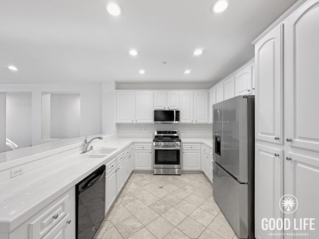 Building Photo - Stylish 2-Bed 2-Bth Home in Irvine with Pool, Jacuzzi, Basketball Court, Balcony & 2 Car Attached...