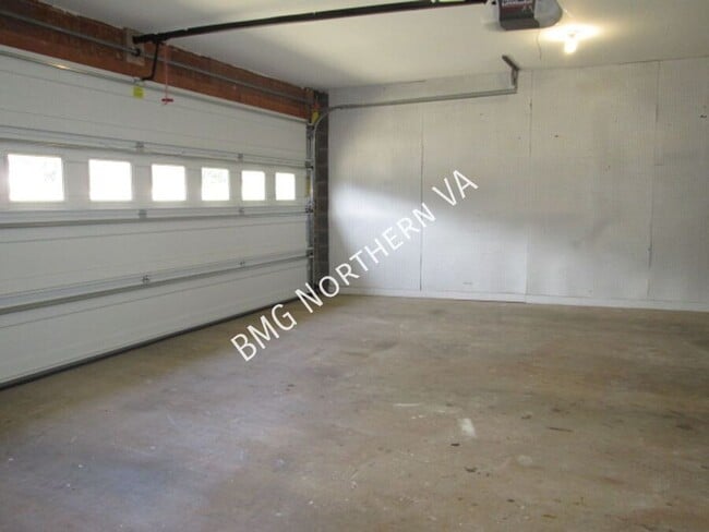 Building Photo - 21108 Twinridge Square
