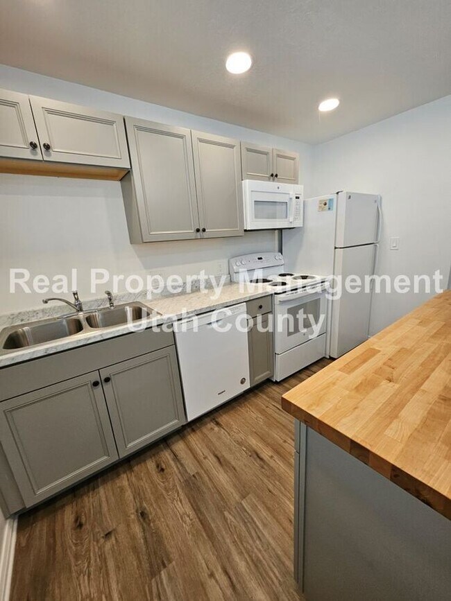 Building Photo - 81 S 220 W St
