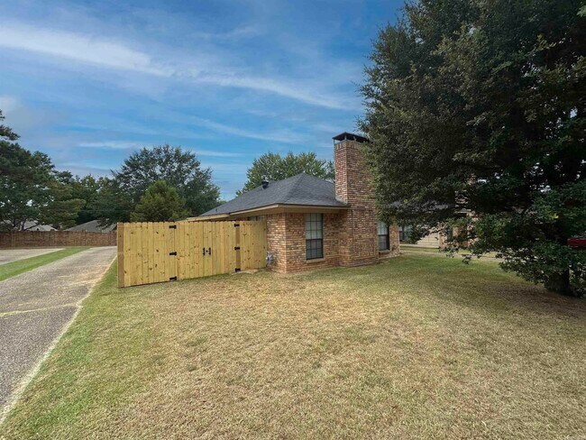 Building Photo - 5805 Sidney Dr