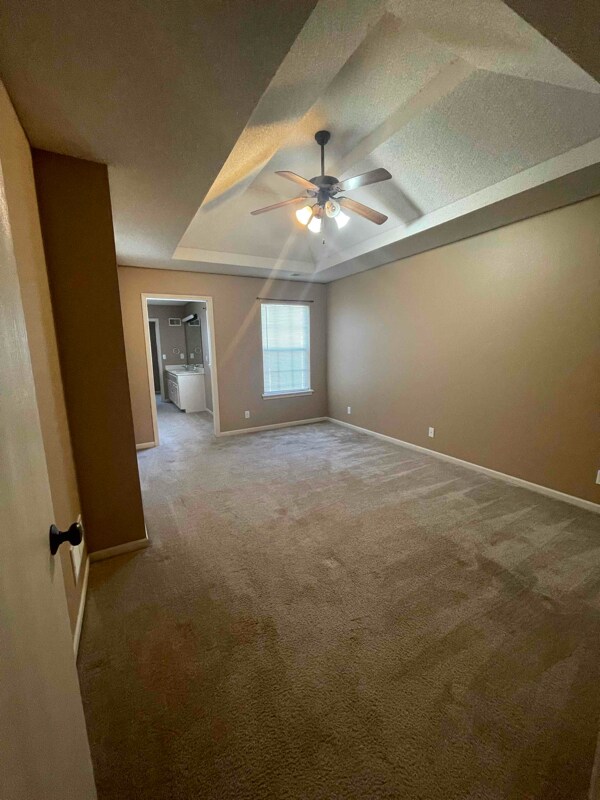 Building Photo - 9835 N Lewis Ave