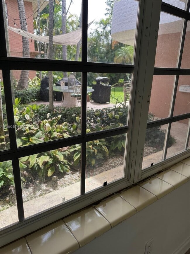 Building Photo - 60 Park Dr