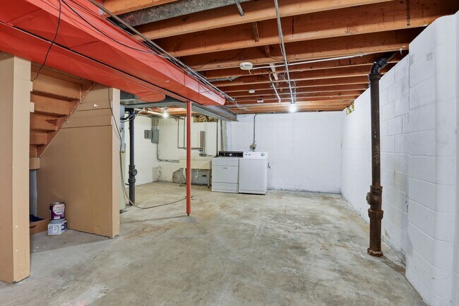 Building Photo - 846/848 Greenwood Court