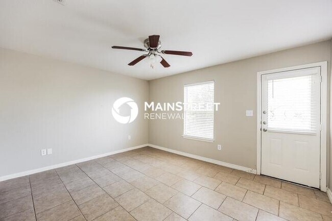 Building Photo - 3 Bedroom Pet-Friendly Home in San Antonio, TX with Main Street Renewal