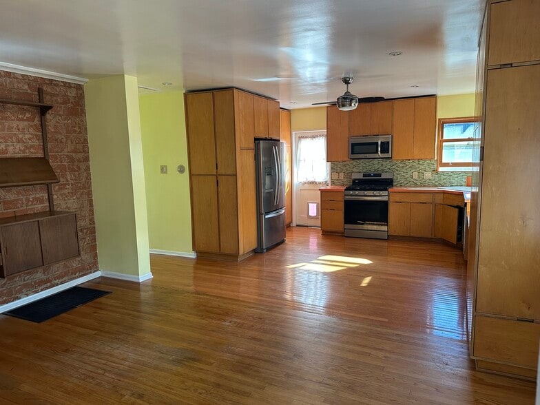 Open floor plan: Living Room and Kitchen - 4680 College View Ave